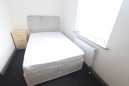 1 bedroom Flat to let in London Road, Newcastle-under-Lyme, ST5