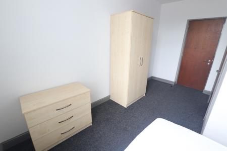 1 bedroom Flat to let in London Road, Newcastle-under-Lyme, ST5