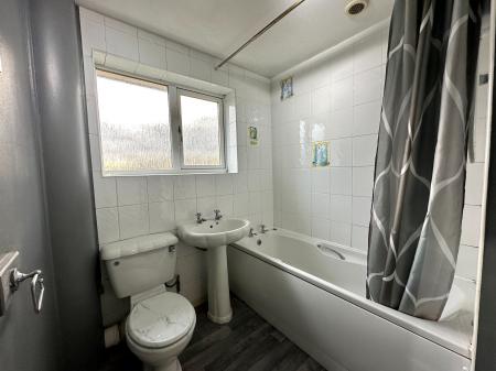 3 bedroom Semi-detached house for sale in Wakes Road, Wednesbury, Wednesbury, WS10