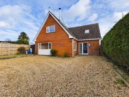 Carbrooke Road, Griston, IP25