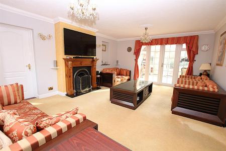 6 bedroom Detached house for sale in Reedhill, West Hunsbury