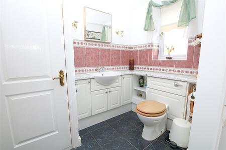 6 bedroom Detached house for sale in Reedhill, West Hunsbury