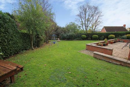 6 bedroom Detached house for sale in Reedhill, West Hunsbury