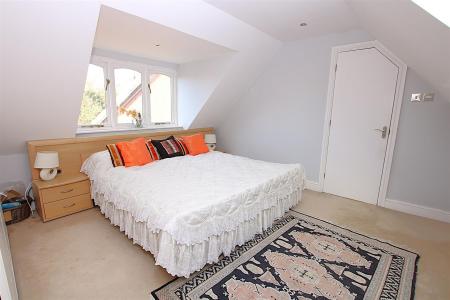 6 bedroom Detached house for sale in Reedhill, West Hunsbury