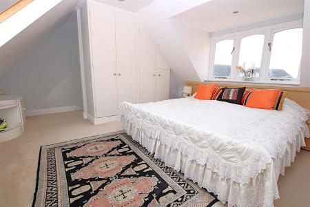 6 bedroom Detached house for sale in Reedhill, West Hunsbury