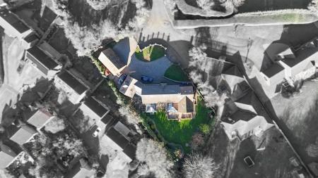 6 bedroom Detached house for sale in Reedhill, West Hunsbury