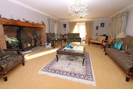 6 bedroom Detached house for sale in Reedhill, West Hunsbury