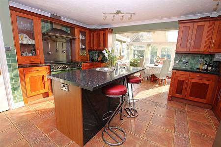 6 bedroom Detached house for sale in Reedhill, West Hunsbury