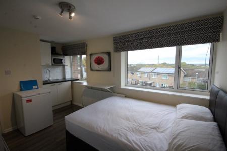 1 bedroom Studio flat to let in Thornhill, Briar Hill, Northampton, NN4