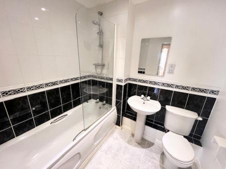 2 bedroom Flat to let in Blakemere Drive, Kingsmead, CW9