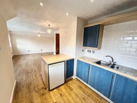 2 bedroom Flat to let in Blakemere Drive, Kingsmead, CW9