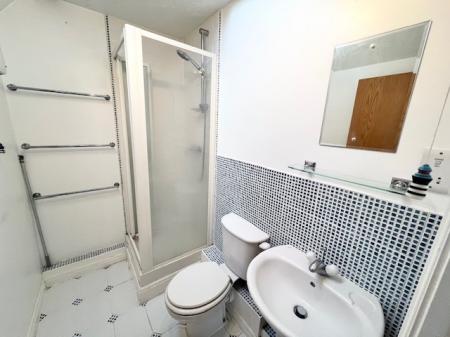 2 bedroom Flat to let in Blakemere Drive, Kingsmead, CW9