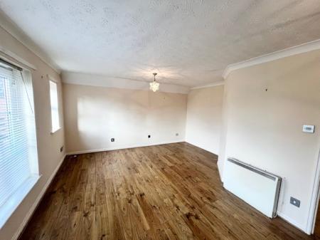 2 bedroom Flat to let in Blakemere Drive, Kingsmead, CW9