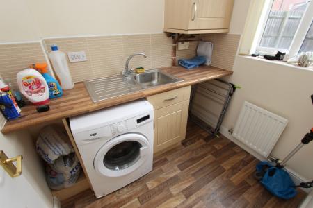 3 bedroom Town house to let in Moody Close, Chilwell, NG9