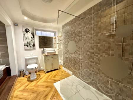 5 bedroom Detached house for sale in Monmouth Road, Bentley, Walsall, WS2