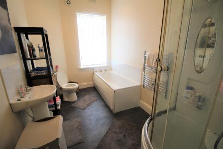 2 bedroom Terraced House for sale in Dumers Lane, Radcliffe, M26