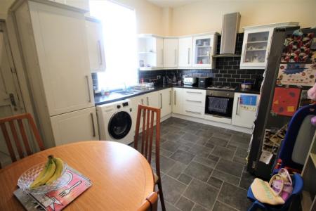 2 bedroom Terraced House for sale in Dumers Lane, Radcliffe, M26