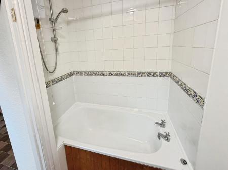 3 bedroom Terraced House to let in Montagu Road, Walton, Peterborough, PE4