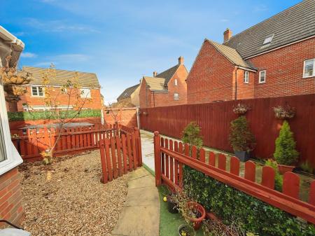 4 bedroom Detached house to let in Daisy Drive, Hampton Vale, Peterborough, PE7