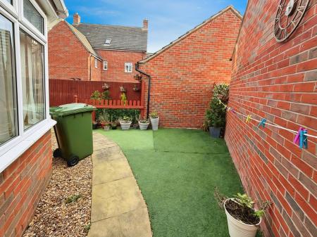 4 bedroom Detached house to let in Daisy Drive, Hampton Vale, Peterborough, PE7