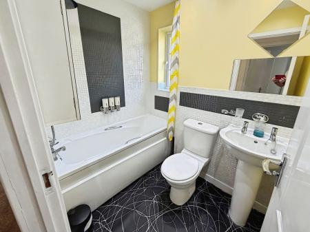 4 bedroom Detached house to let in Daisy Drive, Hampton Vale, Peterborough, PE7