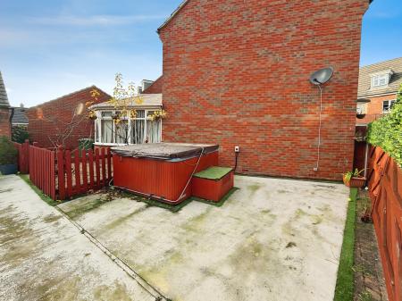 4 bedroom Detached house to let in Daisy Drive, Hampton Vale, Peterborough, PE7