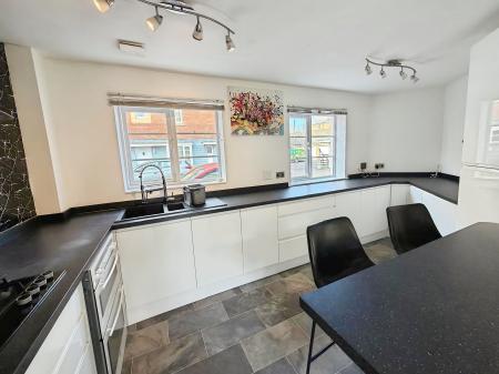 4 bedroom Detached house to let in Daisy Drive, Hampton Vale, Peterborough, PE7