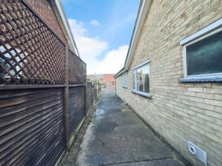 2 bedroom Bungalow for sale in Rosemary Gardens, Dogsthorpe, Peterborough, PE1