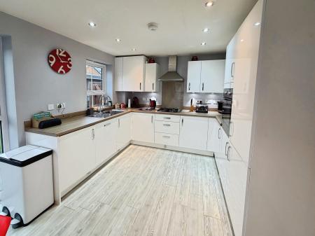 3 bedroom Detached house to let in Broadstone Drive, Hampton Water, Peterborough, PE7