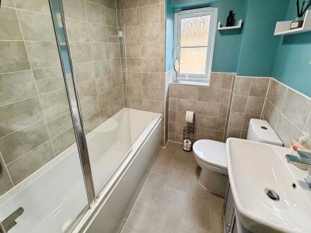 3 bedroom Detached house to let in Broadstone Drive, Hampton Water, Peterborough, PE7