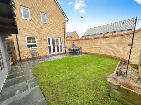 3 bedroom Detached house to let in Broadstone Drive, Hampton Water, Peterborough, PE7