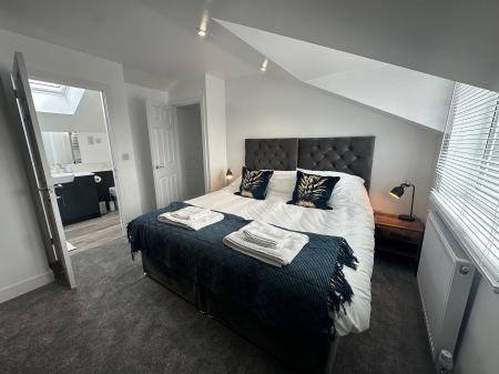 2 bedroom Flat to let in Lincoln Road, Walton, Peterborough, PE4