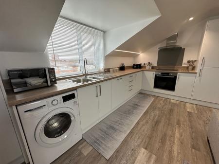 2 bedroom Flat to let in Lincoln Road, Walton, Peterborough, PE4