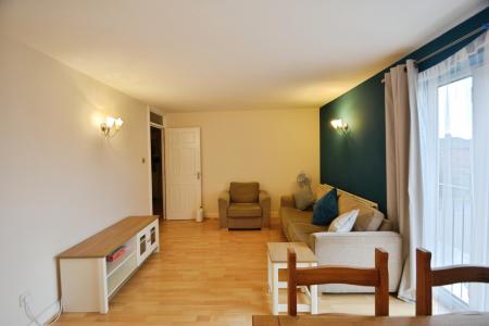 2 bedroom Flat to let in Sherwood Avenue, Woodston, Peterborough, PE2