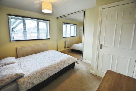 2 bedroom Flat to let in Sherwood Avenue, Woodston, Peterborough, PE2