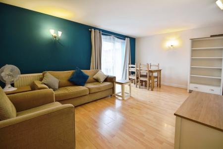 2 bedroom Flat to let in Sherwood Avenue, Woodston, Peterborough, PE2