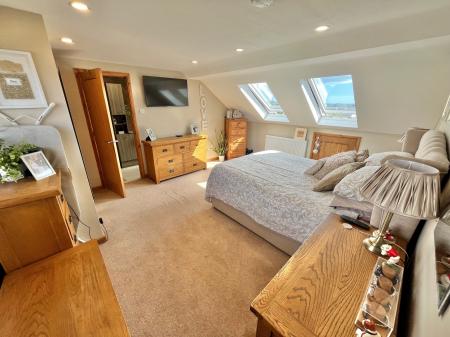 4 bedroom End of terrace house for sale in Wood Close, Latchbrook, Saltash, PL12