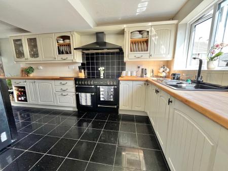 4 bedroom End of terrace house for sale in Wood Close, Latchbrook, Saltash, PL12