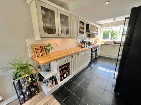 4 bedroom End of terrace house for sale in Wood Close, Latchbrook, Saltash, PL12
