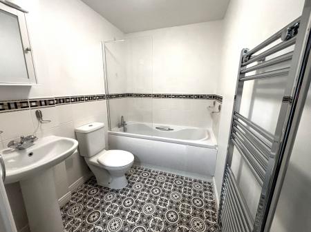 2 bedroom Flat to let in Lyndon Court, Pillmere, Saltash, PL12