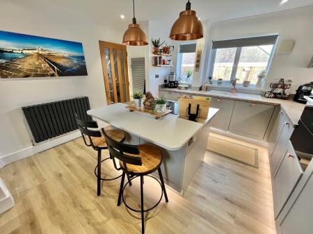 3 bedroom Semi-detached house for sale in Geffery Close, Saltash, PL12