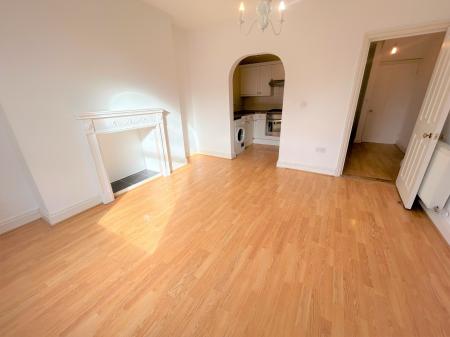 2 bedroom Flat to let in Cottage Grove, Southsea, Portsmouth, PO5