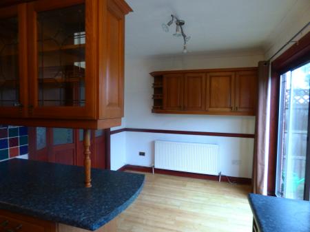 3 bedroom Semi-detached house to let in Heathview Road, Grays, RM16