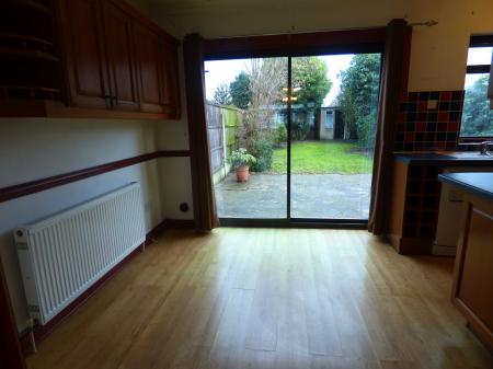 3 bedroom Semi-detached house to let in Heathview Road, Grays, RM16
