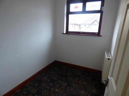 3 bedroom Semi-detached house to let in Heathview Road, Grays, RM16