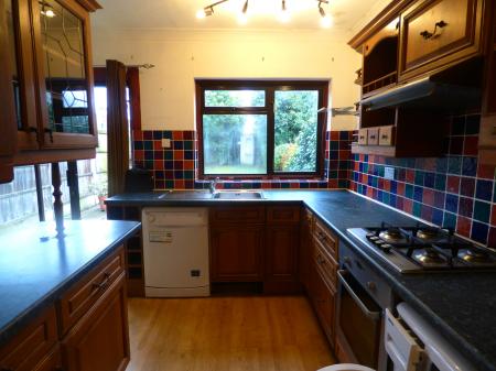 3 bedroom Semi-detached house to let in Heathview Road, Grays, RM16