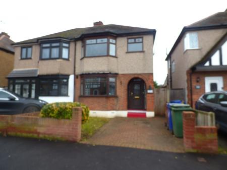 3 bedroom Semi-detached house to let in Heathview Road, Grays, RM16