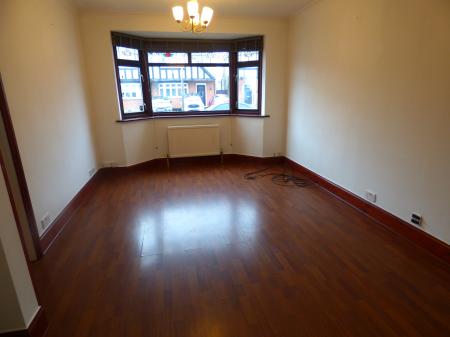 3 bedroom Semi-detached house to let in Heathview Road, Grays, RM16