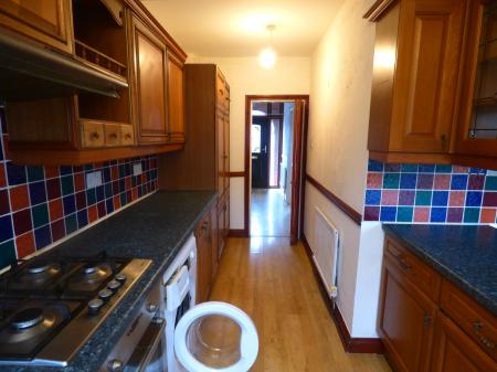 3 bedroom Semi-detached house to let in Heathview Road, Grays, RM16