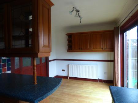 3 bedroom Semi-detached house to let in Heathview Road, Grays, RM16